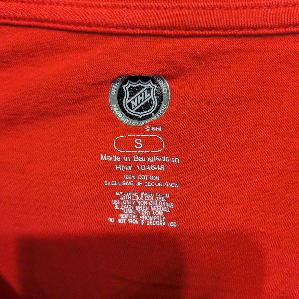 NHL Women's Red Blackhawks Tee - Picture 2 of 3
